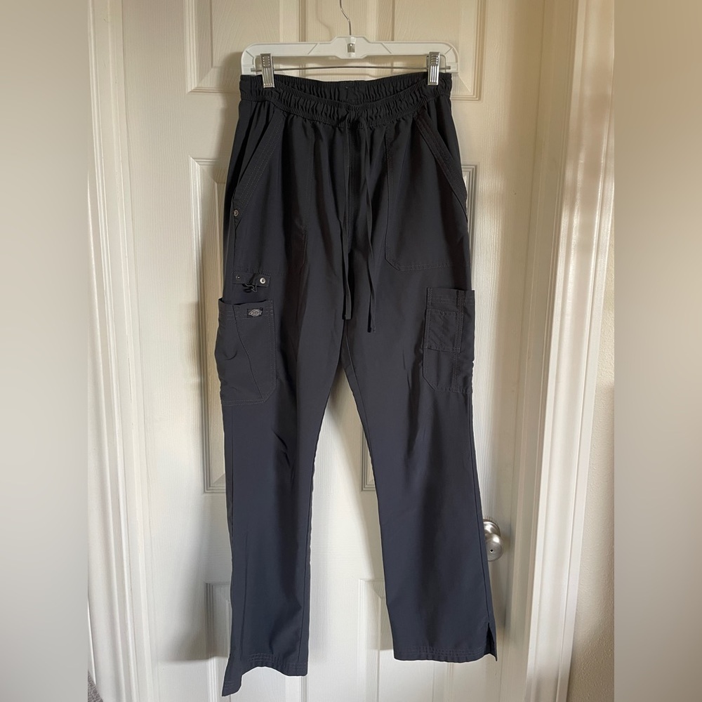 Dickies - women’s cargo scrub pants, charcoal size M